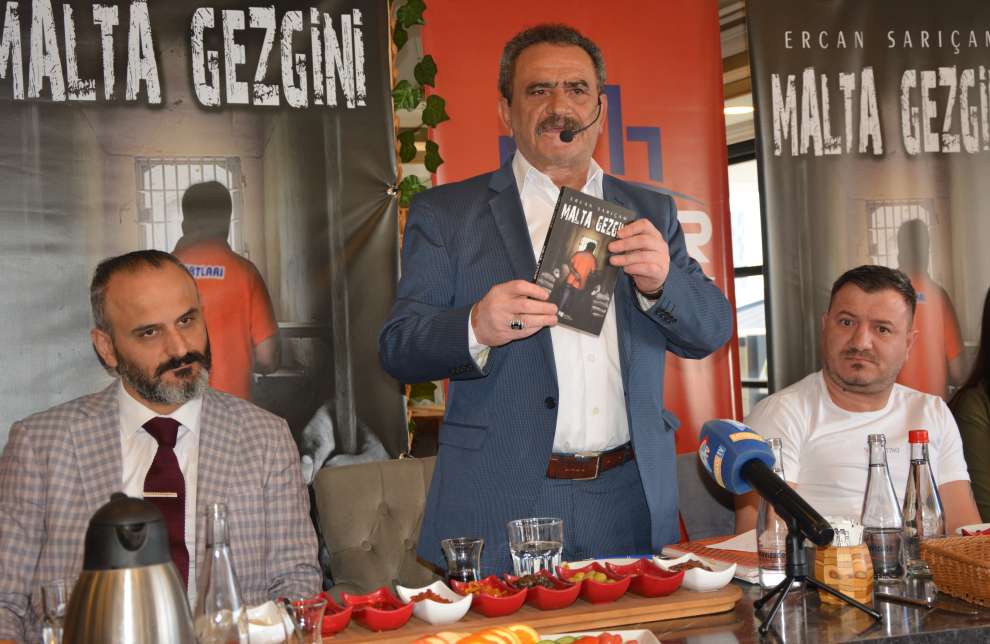 Ercan Sarıçam'ın uzun zamandır merakla beklenen kitabı, 'Malta Gezgini' piyasaya çıktı.