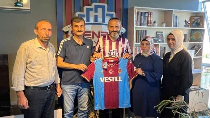 Trabzonlulardan Şener Yılmaz' a çok özel hediye