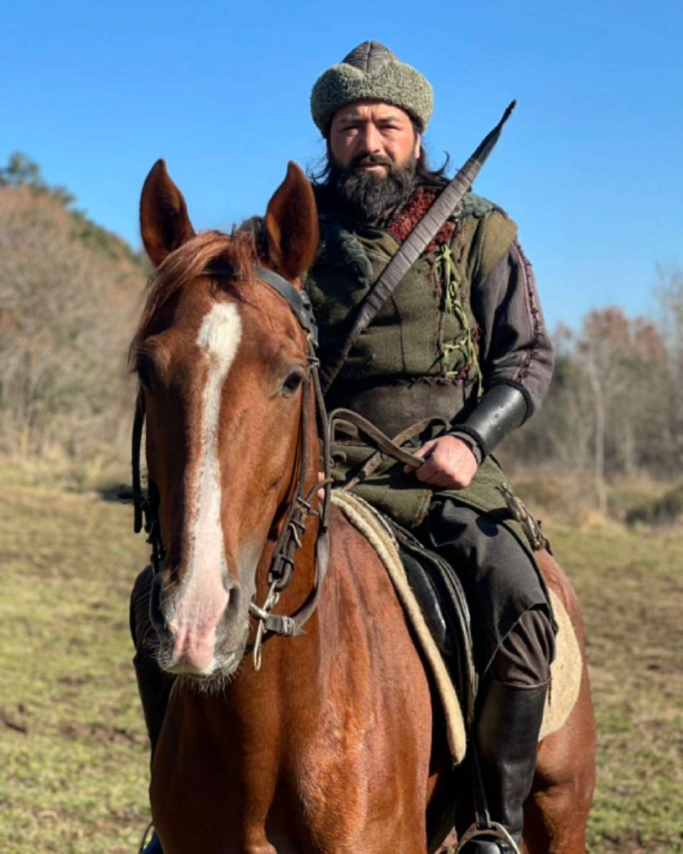 Kuruluş Osman da canlandırdığı muhafız rolüyle dikkatleri üzerine çeken Gebzeli oyuncu Hakan Öncü