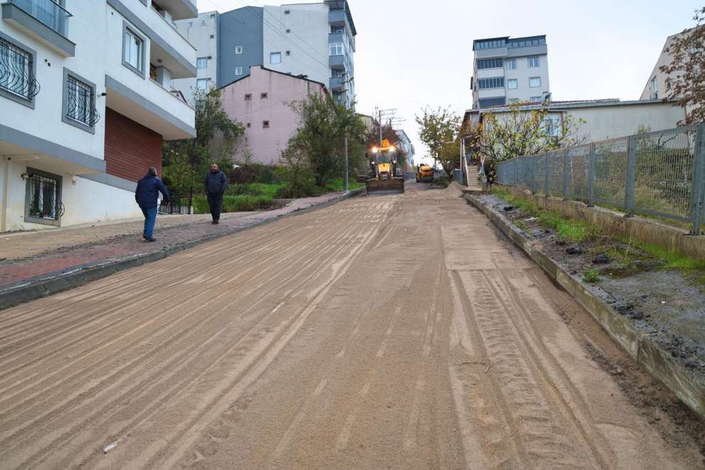 Adem Yavuz Mahallesi’nde Üstyapı Çalışmalarını Yerinde İnceledi