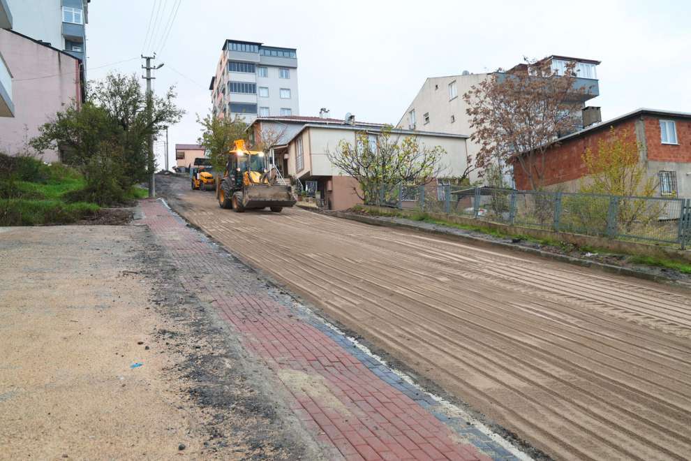 Adem Yavuz Mahallesi’nde Üstyapı Çalışmalarını Yerinde İnceledi