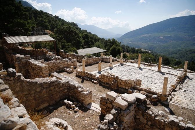 Antalyada bin 700 yıl öncesine ait 8 odalı villa kalıntısı bulundu