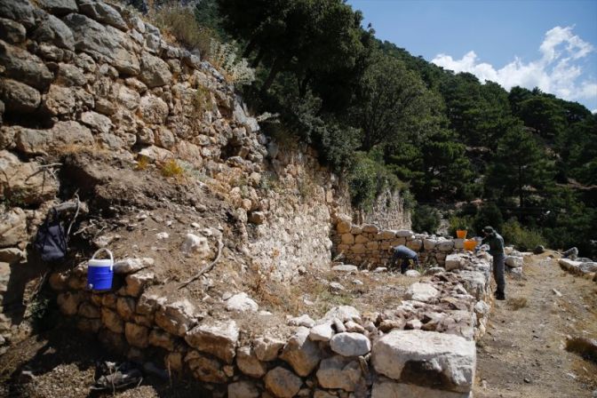 Antalya'da bin 700 yıl öncesine ait 8 odalı villa kalıntısı bulundu