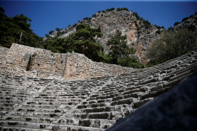 Antalyada bin 700 yıl öncesine ait 8 odalı villa kalıntısı bulundu