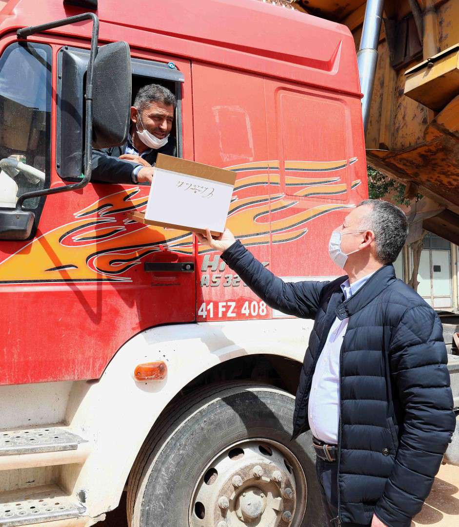 ‘’Aslolan hizmet etmektir, gönüllere girmektir’’