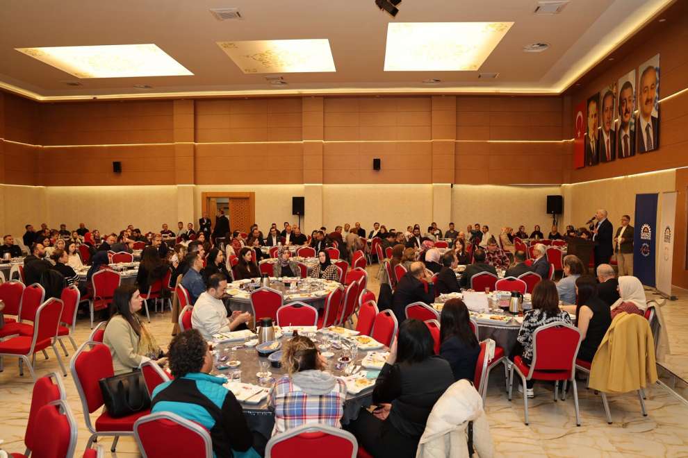 BAŞKAN BÜYÜKGÖZ ÖĞRETMENLERLE BİR ARAYA GELDİ