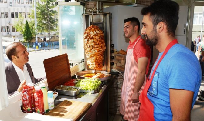 BAŞKAN TOLTAR ESNAFIN YANINDA, HALKIN İÇİNDE