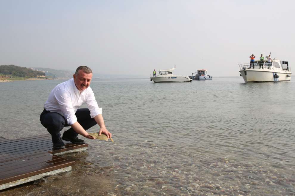 Balıklandırma Projesi’nin üçüncü aşaması Darıca sahilinde gerçekleştirildi