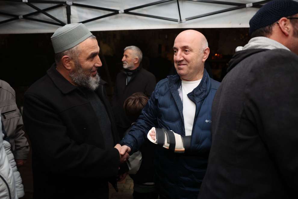 Başkan Bıyık, vatandaşlara lokma ikramında bulundu