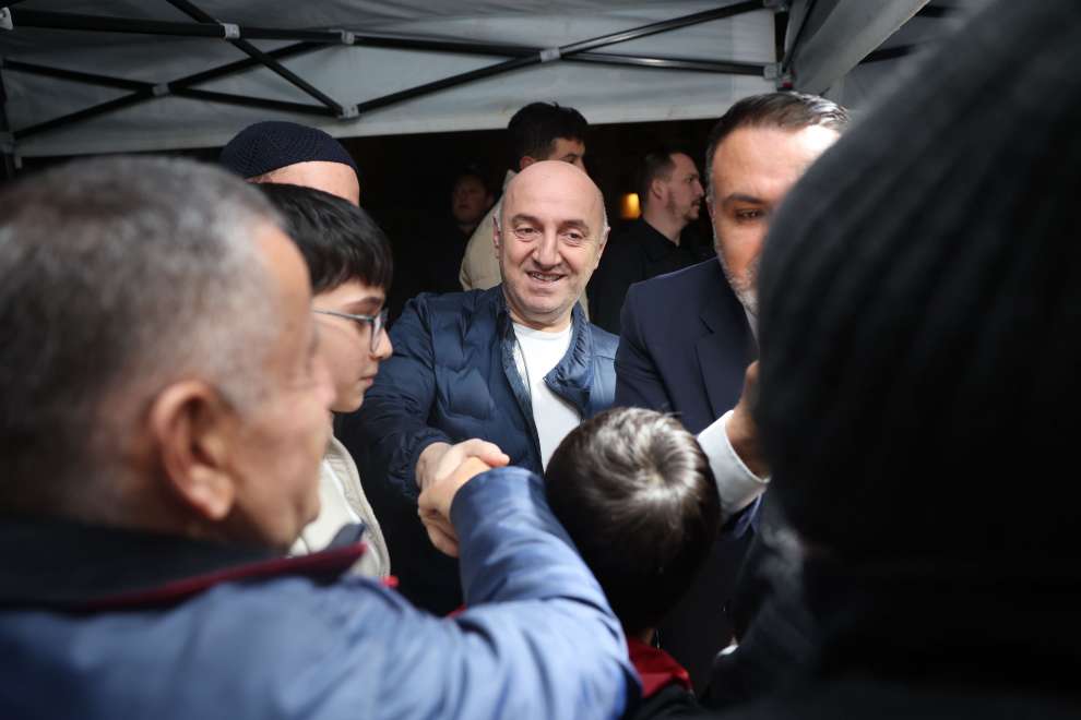 Başkan Bıyık, vatandaşlara lokma ikramında bulundu