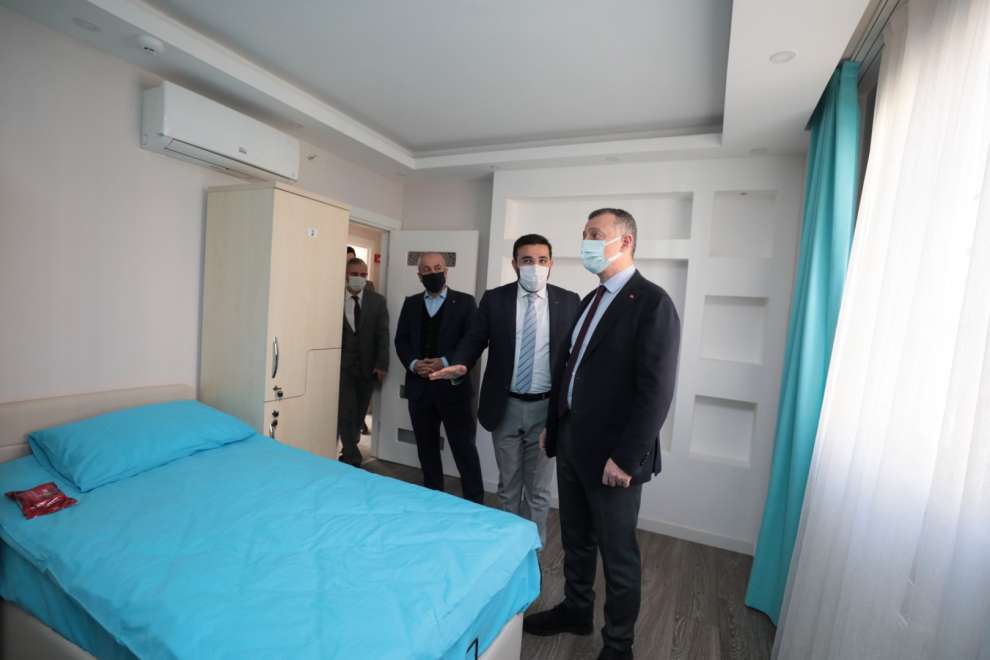 Başkan Büyükakın, Gebze’de yeni hizmete giren barınma evini ziyaret etti