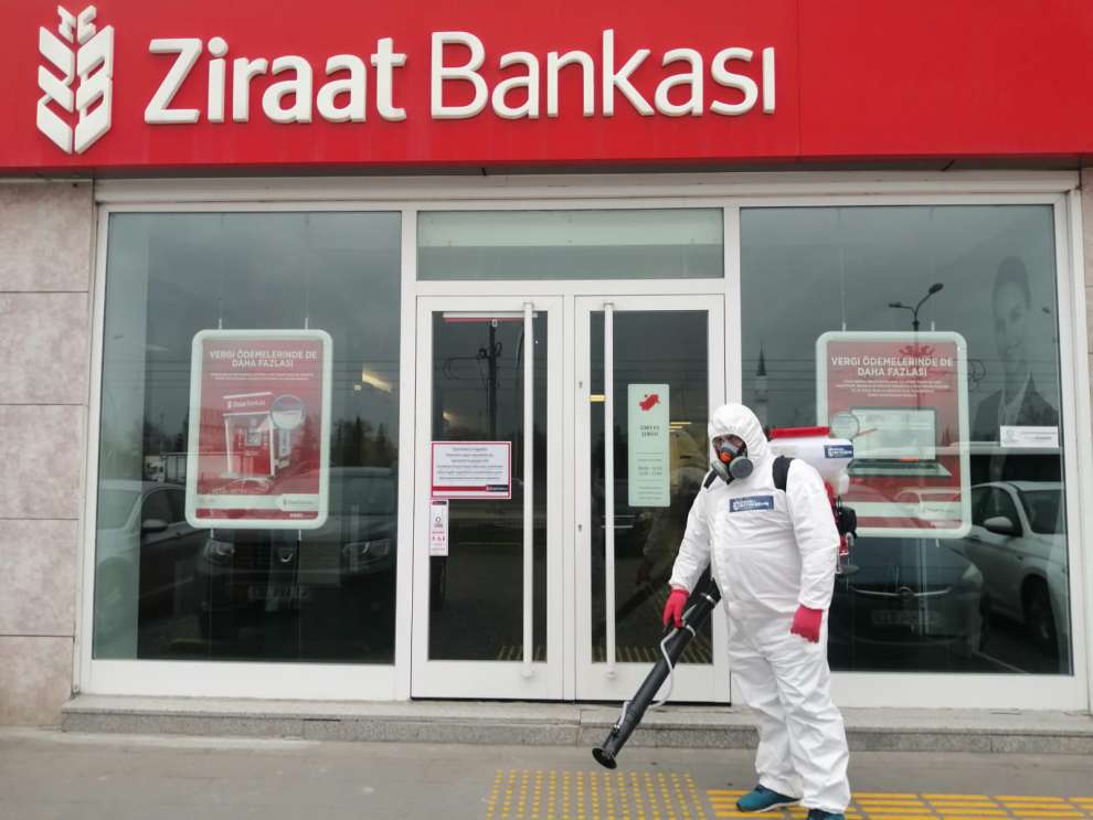 Başkan Büyükakın’ın talimatıyla; Banka şubeleri ve ATM’ler dezenfekte ediliyor