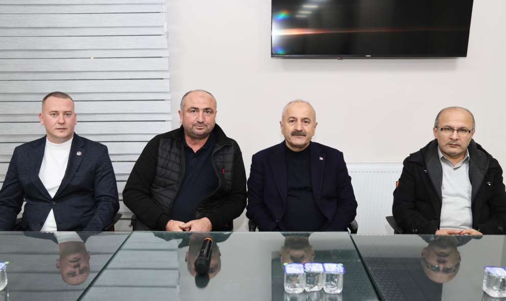 Başkan Büyükgöz Beylikbağısporun genç futbolcularıyla buluştu