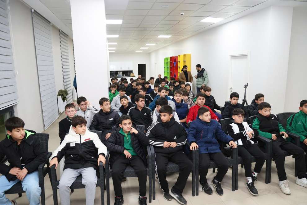 Başkan Büyükgöz Beylikbağısporun genç futbolcularıyla buluştu