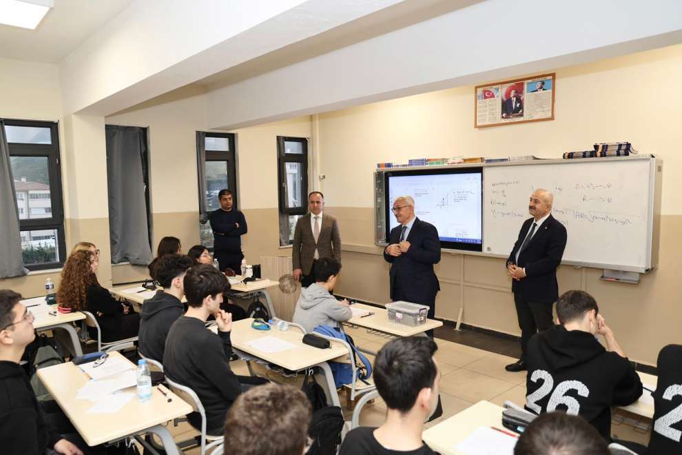 Başkan Büyükgöz ve kaymakam özyiğit'ten okul ziyareti