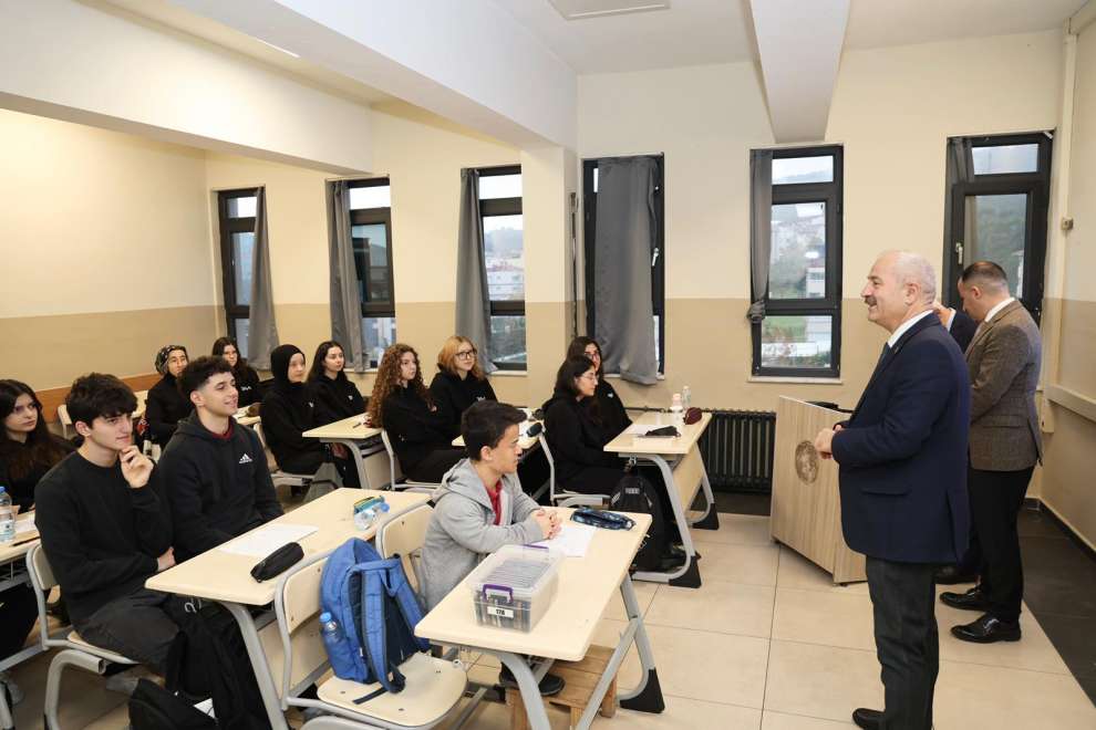 Başkan Büyükgöz ve kaymakam özyiğit'ten okul ziyareti