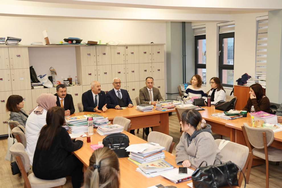 Başkan Büyükgöz ve kaymakam özyiğit'ten okul ziyareti