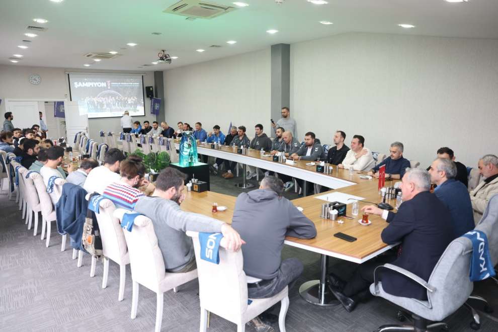 Başkan Çiftçi, şampiyon kadroyla bir araya geldi