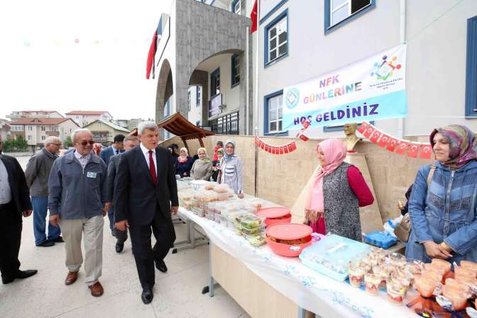 Başkan Karaosmanoğlu, ‘’Gençlere yol göstermek için çalışıyoruz’’