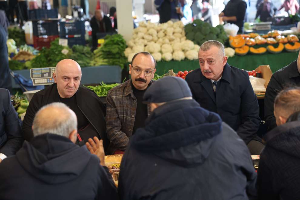 Başkanlar pazarcı esnafının sofrasına konuk oldu