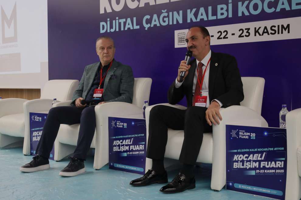 Bilişim Fuarı’nda geleceğin teknolojileri konuşuldu