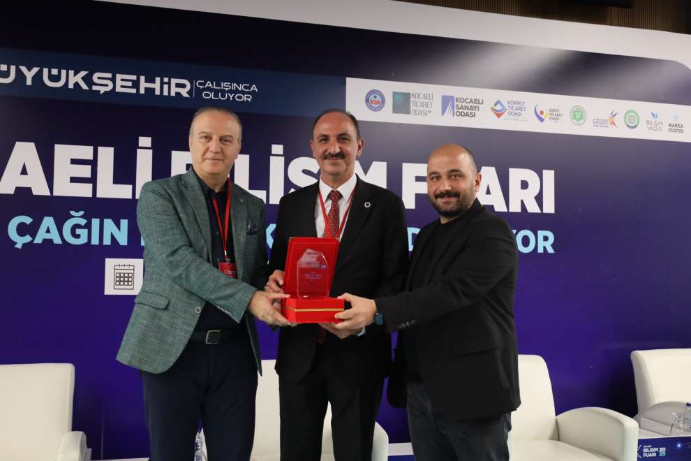 Bilişim Fuarı’nda geleceğin teknolojileri konuşuldu