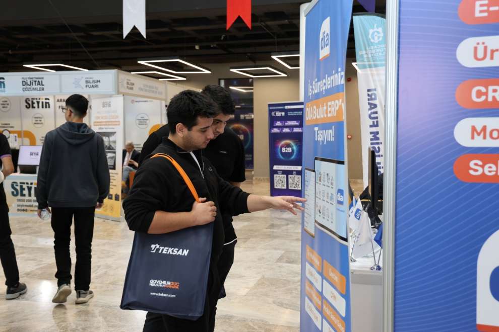 Bilişim Fuarı stantlarına 7’den 70’e yoğun ilgi