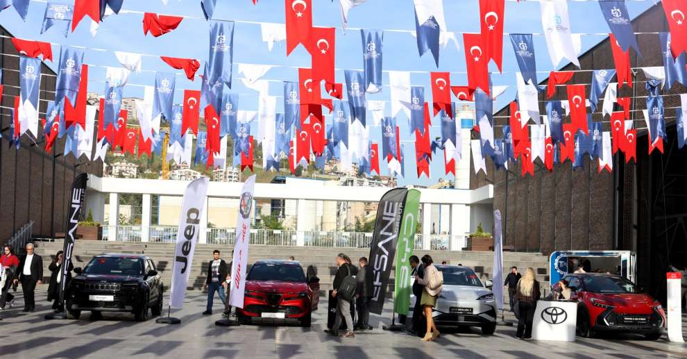 Bilişim Fuarı stantlarına 7’den 70’e yoğun ilgi