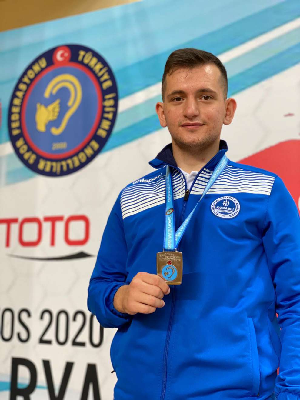 Büyükşehir Kağıtspor’un başarılı görme engelli milli sporcuları pandemi sonrası yapılan ilk turnuvada büyük başarı sağladı.