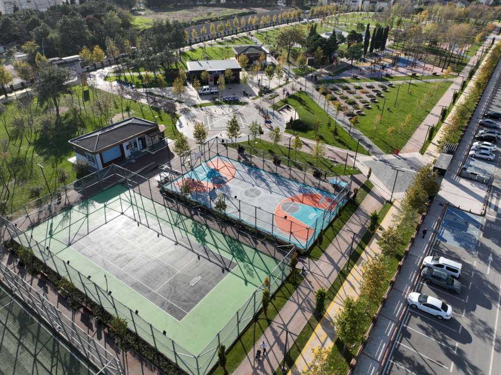 Büyükşehir’den spor sahalarına yenileme çalışması