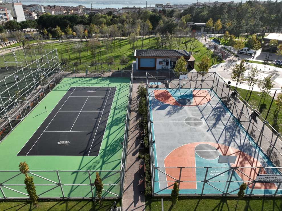 Büyükşehir’den spor sahalarına yenileme çalışması