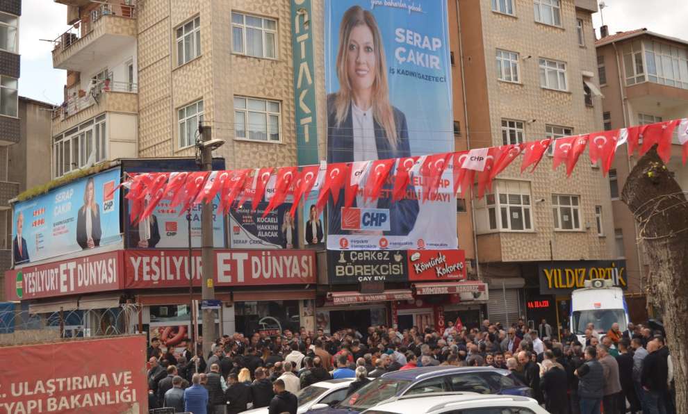 CHP’nin 5. Sıra Milletvekili adaya olan Serap Çakır’ın doğduğu ve yaşadığı mahalle olan Akse Sapağı’nda ki açılışa vatandaşlar yoğun ilgi gösterdi.