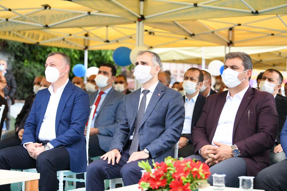 Çayırova Belediyesi Şekerpınar Bilgi Evi ve Aile Sağlığı Merkezi’nin temeli düzenlenen törenle atıldı.