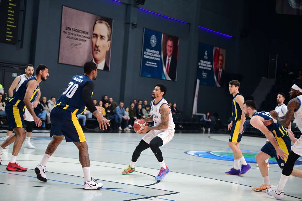 Çayırova Belediyesi, sezonun ilk yarısını galibiyetle kapattı