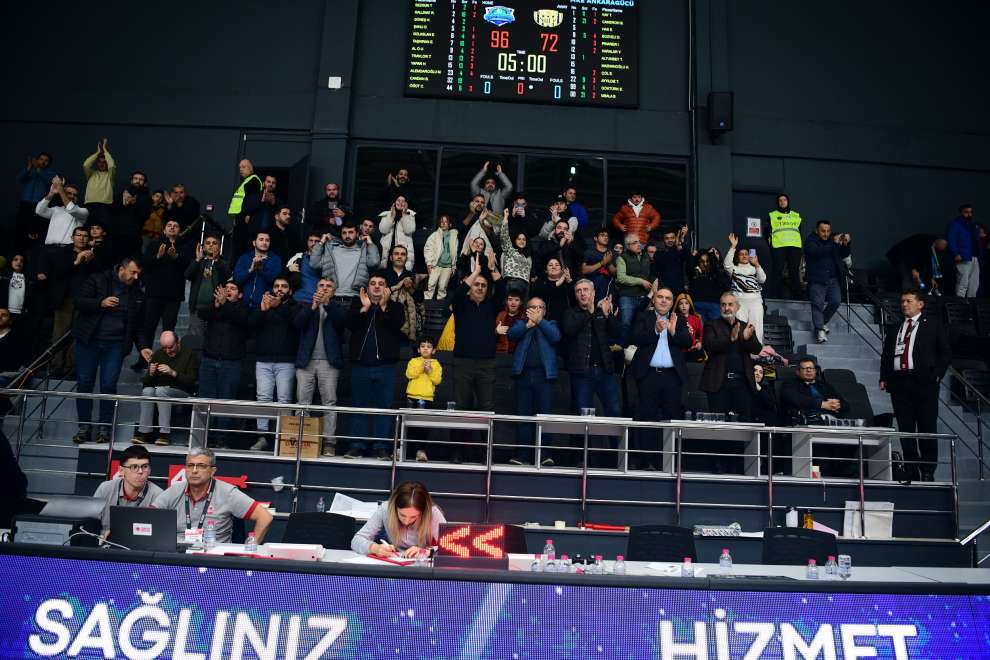 Çayırova Belediyesi, sezonun ilk yarısını galibiyetle kapattı