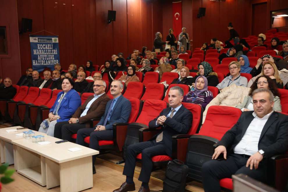 Çayırova’da ‘Mahalle Halkı Afetlere Hazırlık Eğitimi’ programı başladı