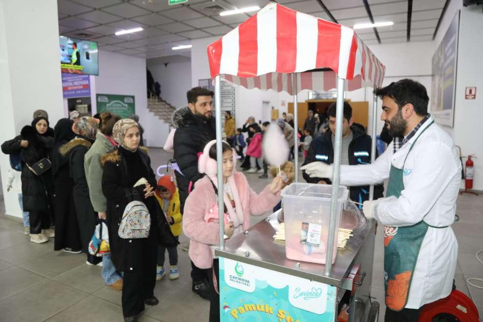 Çayırovalı çocuklar, yılın son etkinliklerinde doyasıya eğlendi
