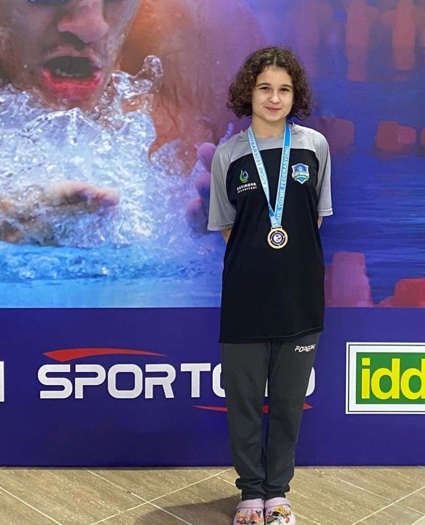 Çayırovalı yüzücüler, madalyalara doyamadı