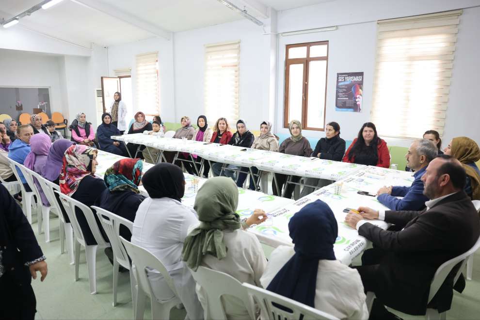 Çiftçi, Akse Bilgi Evi’ndeki kursiyer ve velilerle bir araya geldi