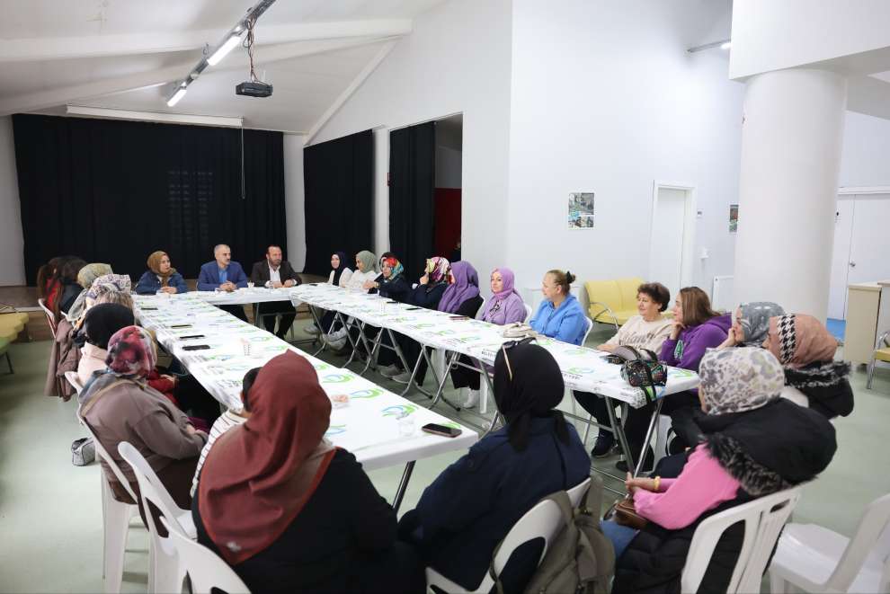 Çiftçi, Akse Bilgi Evi’ndeki kursiyer ve velilerle bir araya geldi