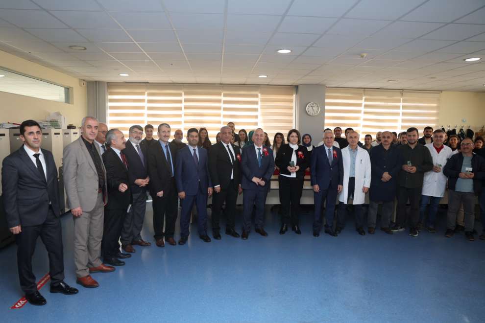 DARICA BELEDİYESİ, ÖĞRETMENLER GÜNÜNÜ ÇİÇEKLERLE KUTLADI