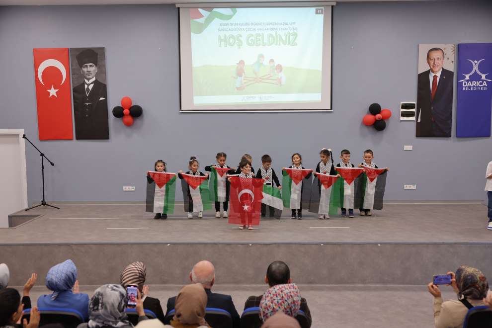 Darıcalı çocuklar Gazze için sahneye çıktı
