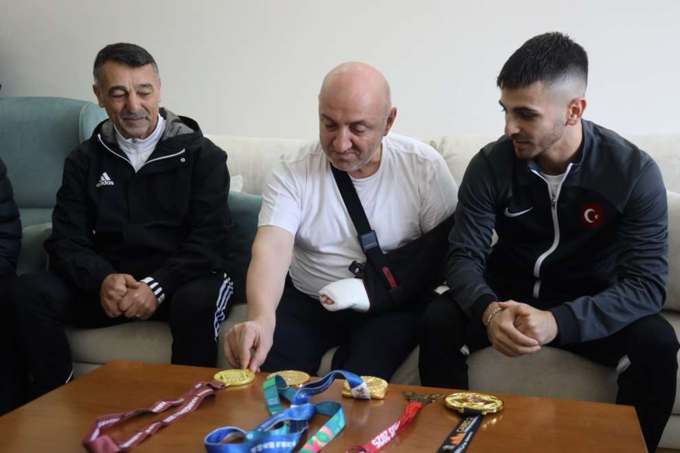 Dünya şampiyonu Şamdan, Başkan Bıyık’ı ziyaret etti