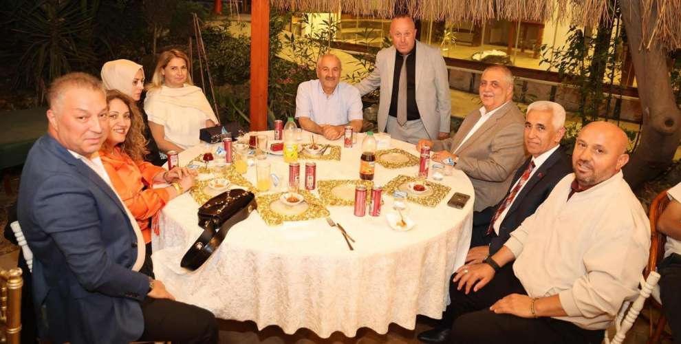 Emine & Erdinin düğününe bölgemizin iş, siyaset, bürokrasi , ticaret ve STK temsilcilerinden çok fazla isim geldi.