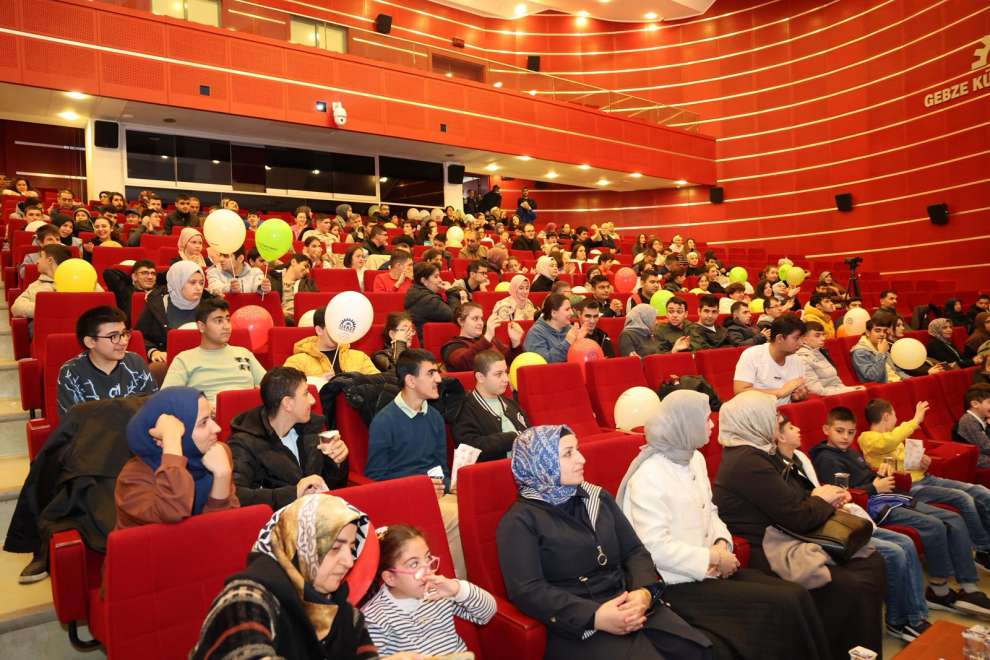 Gebze'de özel çocuklar için sinema etkinliği