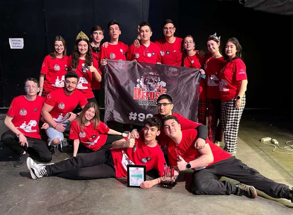 Gebzeli yetenekli gençler, First Robotics Competition yarışmasında derece alırken, Amerikada gerçekşelecek yarışmaya katılmaya hak kazandılar.