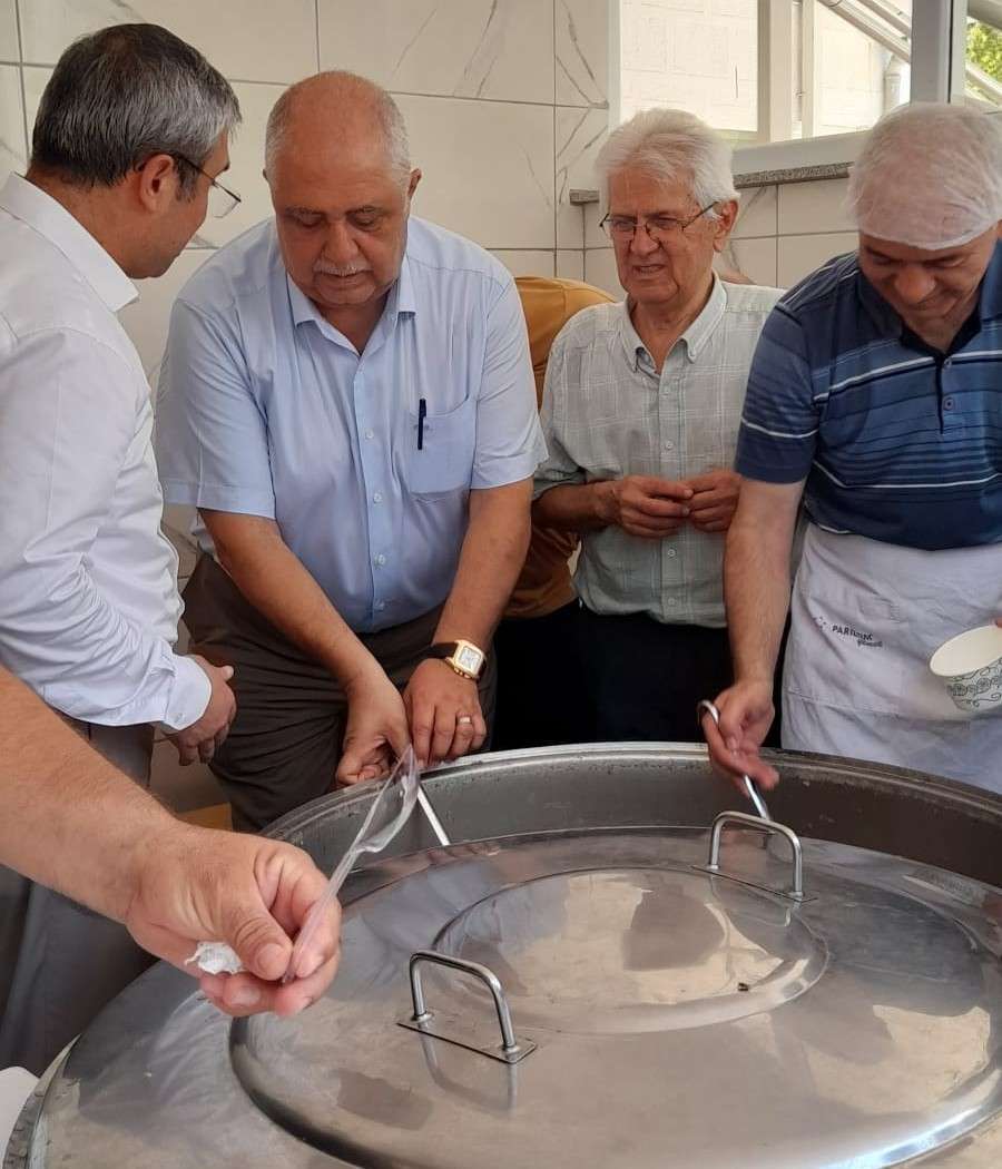 Gebzeliler Derneği bin kişiye aşure ikram etti