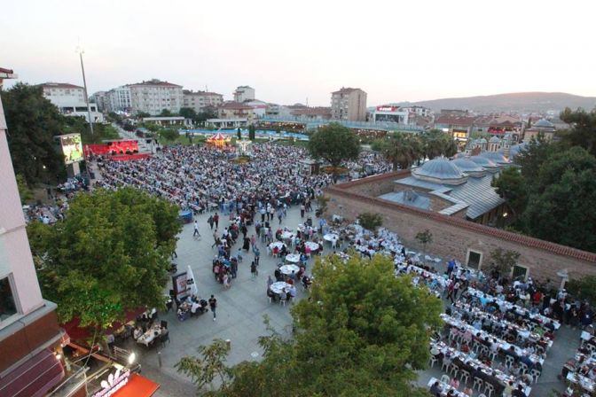 Gebzeliler büyük iftarda meydanda buluştu