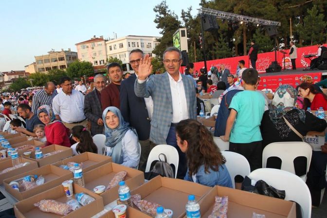 Gebzeliler büyük iftarda meydanda buluştu