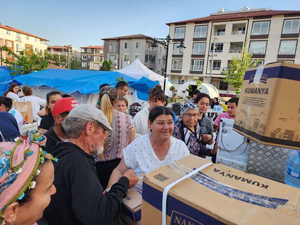 Gölcük Belediyesinden Hatay'da Depremzedelere Yardımı Sürdürüyor